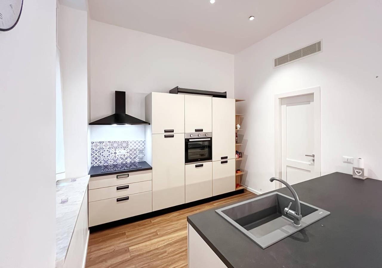 Solemar Sicilia - Palazzo Pirrotta Apartment Palermo Bagian luar foto
