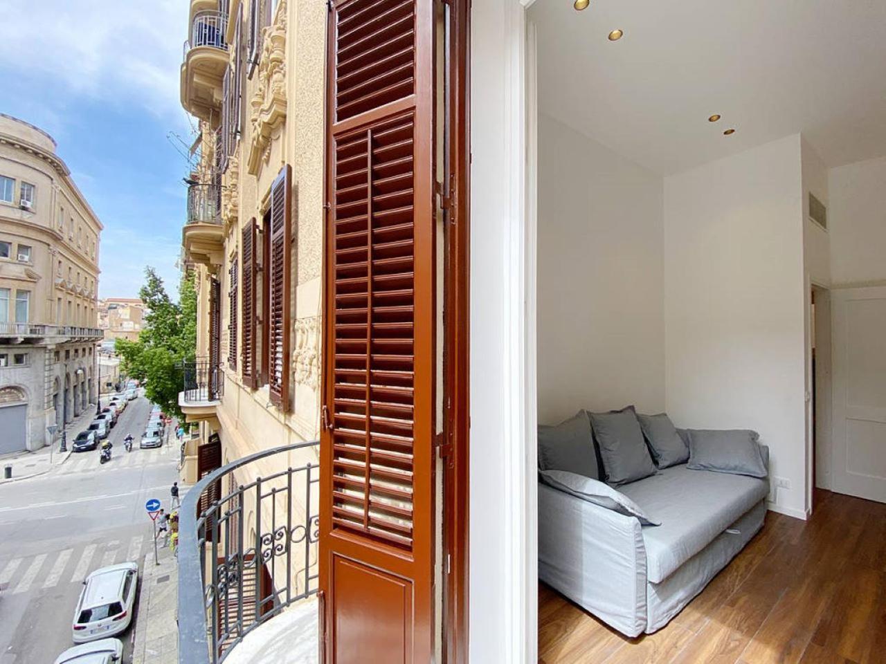 Solemar Sicilia - Palazzo Pirrotta Apartment Palermo Bagian luar foto